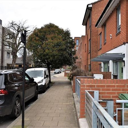 London 4 Bedroom House 外观 照片