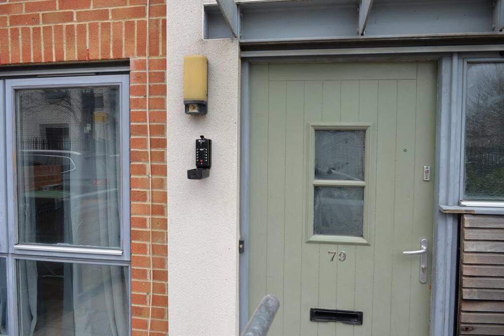 London 4 Bedroom House 外观 照片