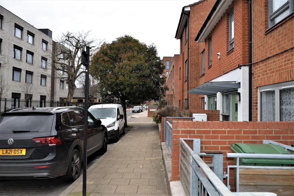 London 4 Bedroom House 外观 照片