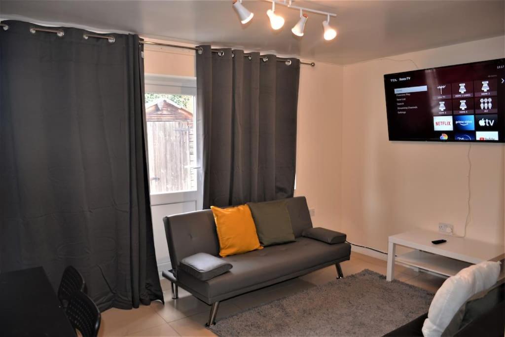 London 4 Bedroom House 外观 照片