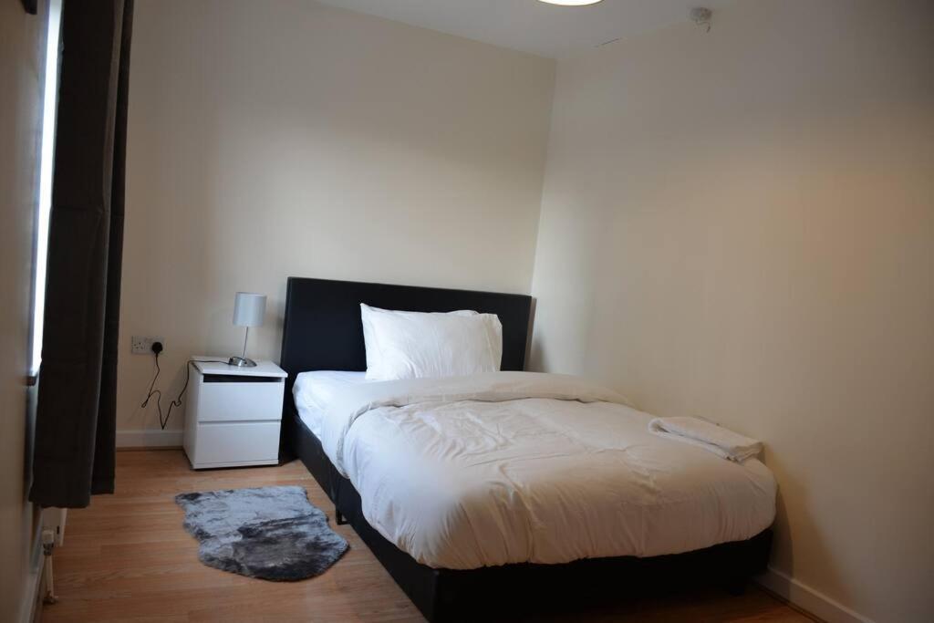 London 4 Bedroom House 外观 照片