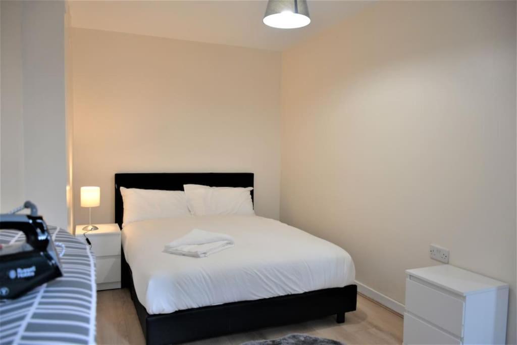London 4 Bedroom House 外观 照片