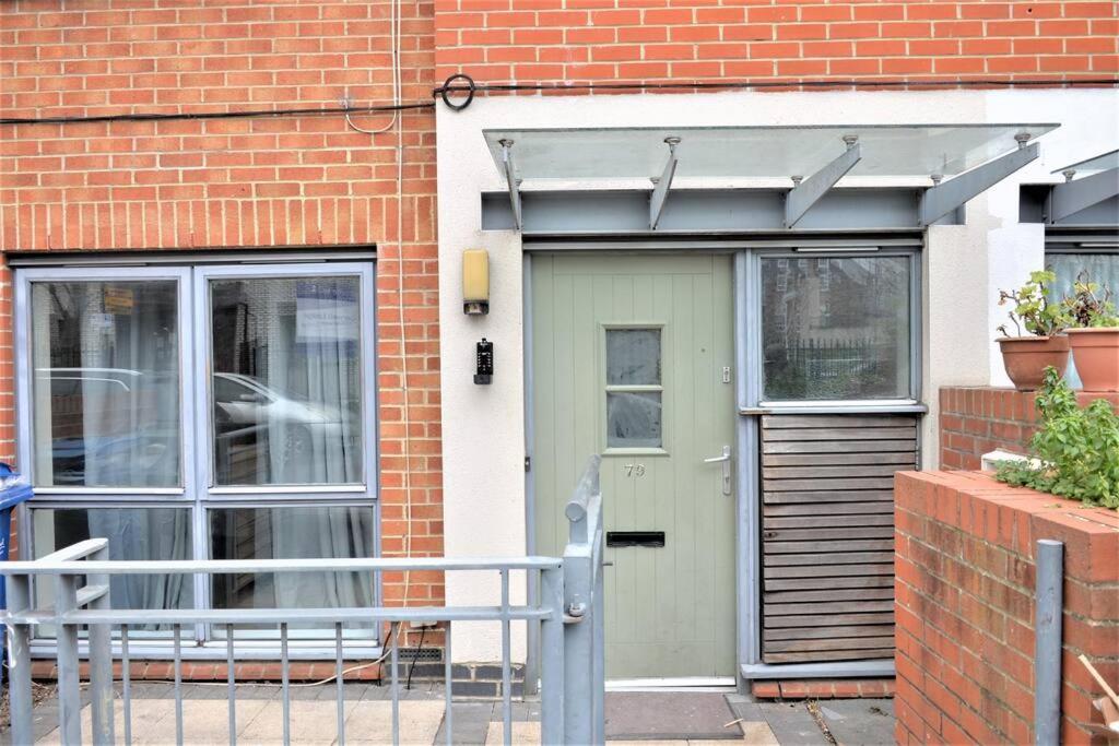 London 4 Bedroom House 外观 照片